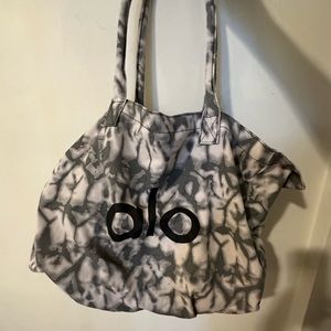alo yoga tote